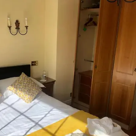 Private Comfortable Bedroom Проживание в семье