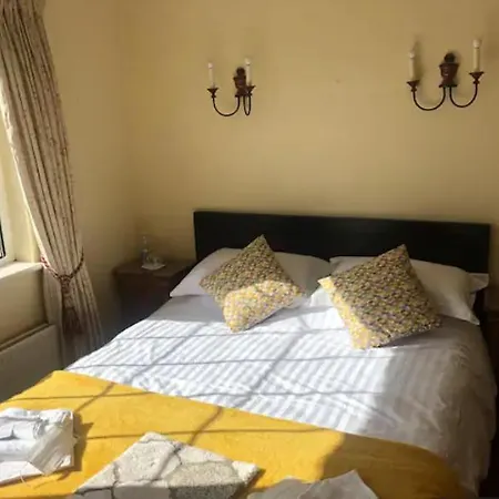 Private Comfortable Bedroom Проживание в семье *